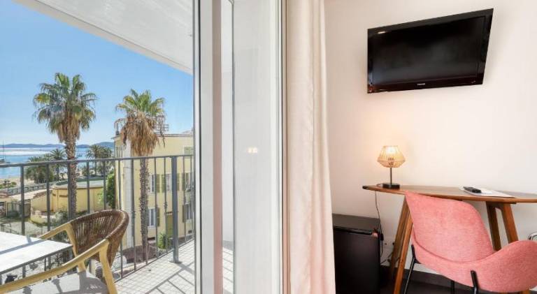 Anglade Hotel — photo 4