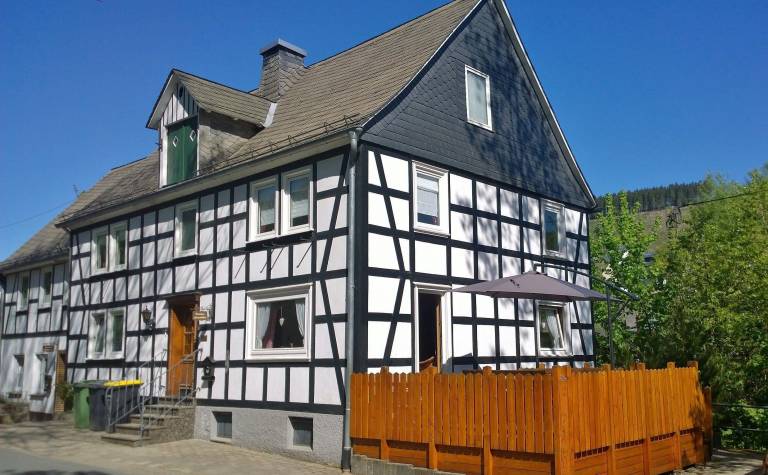 Child-friendly big house with patio, sauna & garden | Mountain view | Dogs allowed in Schmallenberg
