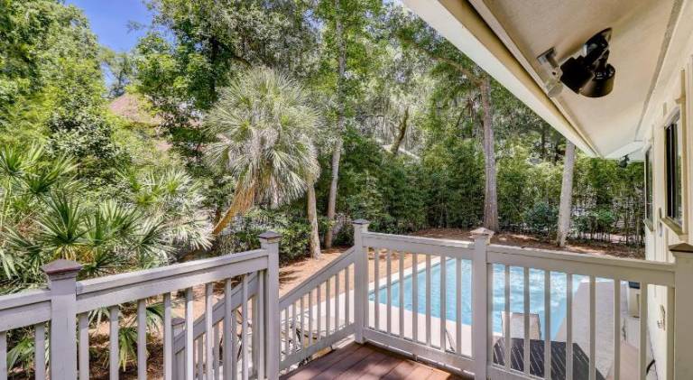 House with pool — photo 5