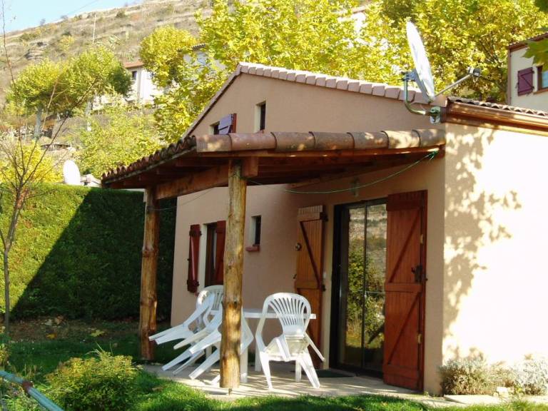 Child-friendly chalet with patio & heated pool | Garden view | Pet-friendly — photo 4