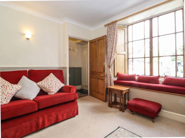 Family-friendly charming cottage with terrace & yard | Pet-friendly — photo 4