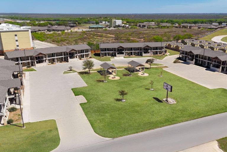 Eagle's Den Suites Cotulla a Travelodge by Wyndham — photo 3