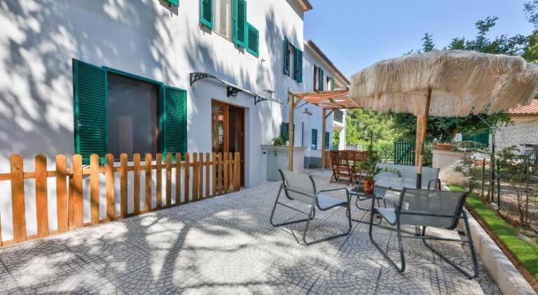 Apartment with grill & garden in Campo nell'Elba
