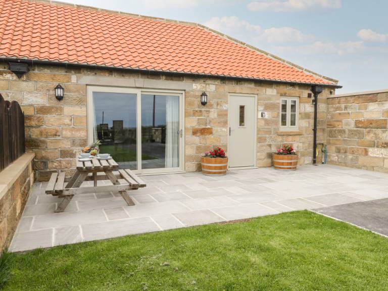 Cottage with garden | Beach view — photo 3