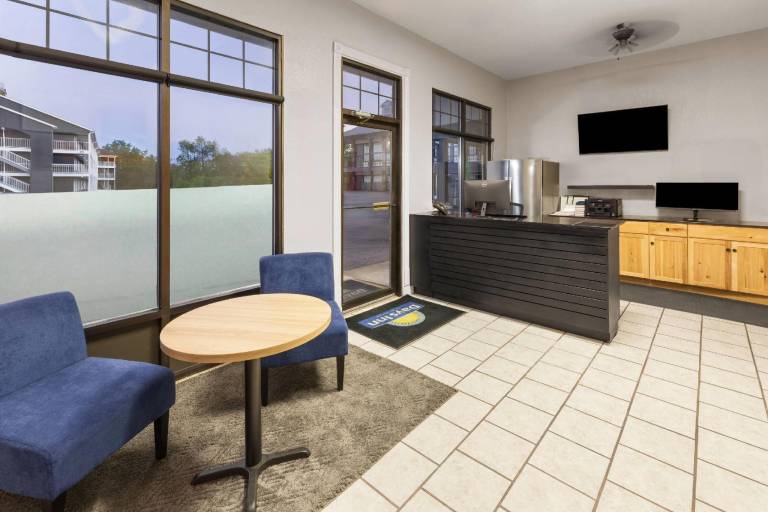 Days Inn by Wyndham Branson Ozarks — photo 2