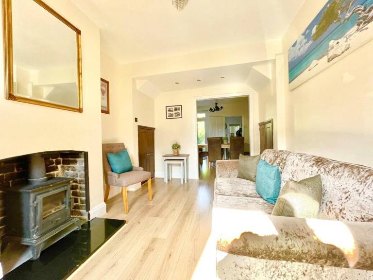 Vacation home with yard in Canterbury