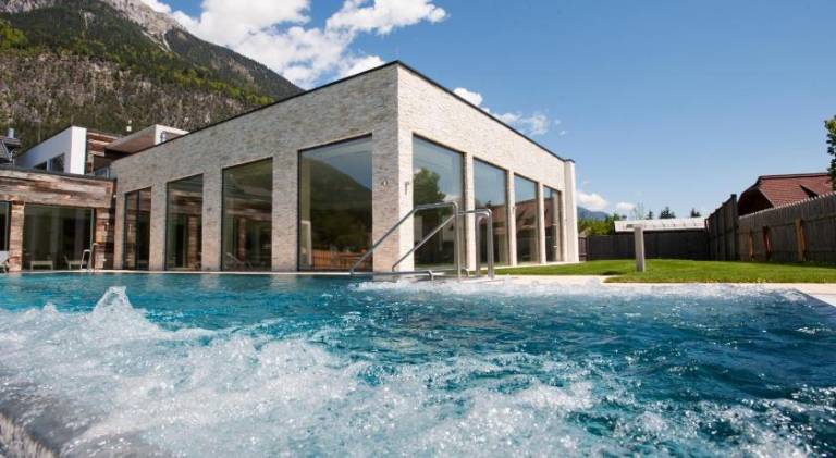 Rental apartment with yard, pool & sauna | Pet-friendly — photo 2