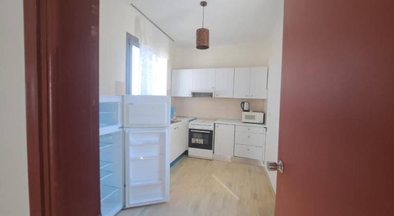 Rental apartment with BBQ, yard & patio — photo 4