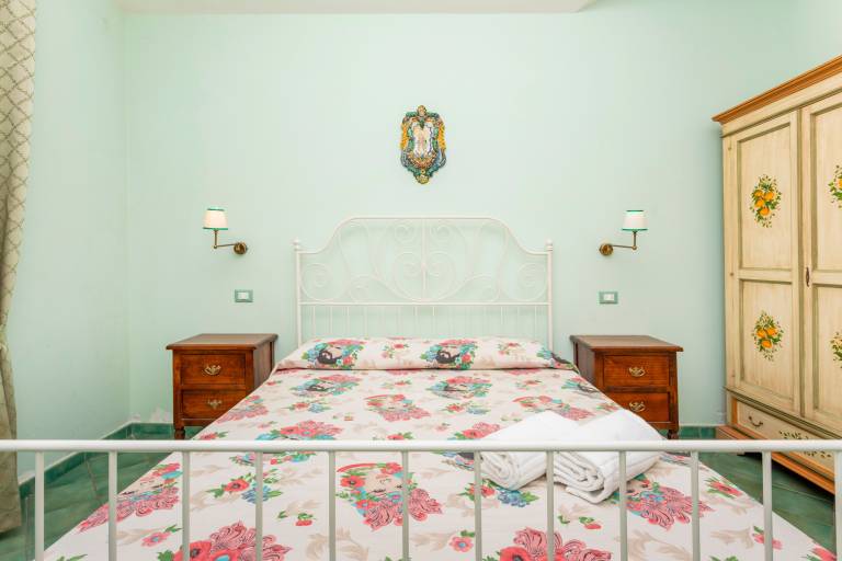 Bed & breakfast with pool, yard & patio | Sea view — photo 2