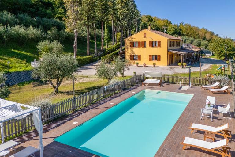 Beautiful villa with pool in the hills of Le Marche, 20 minutes from the beaches of Porto San Giorgio in Fermo