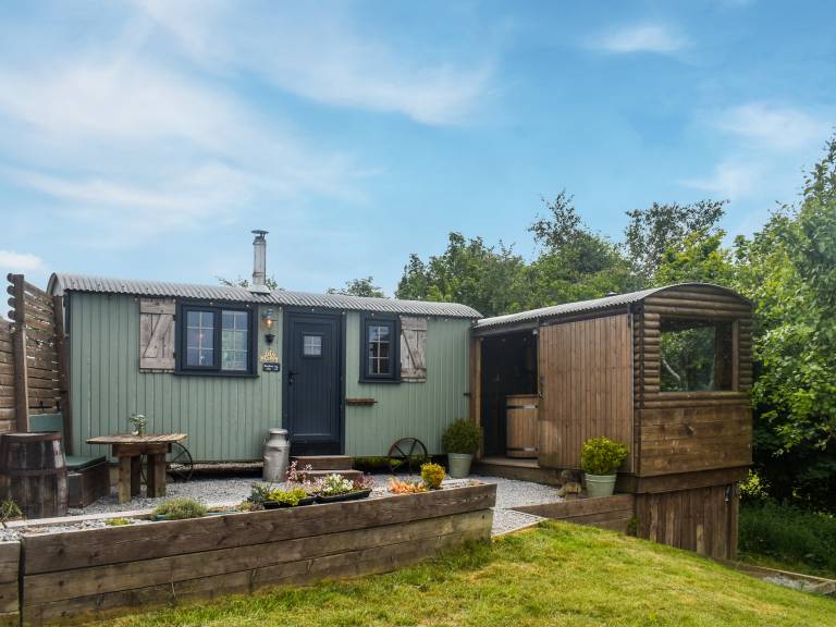 Bracken Hut at Copy House Hideaway