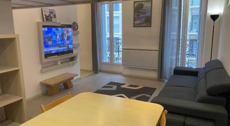 Apartment | Close to Porte d'Aix — photo 2