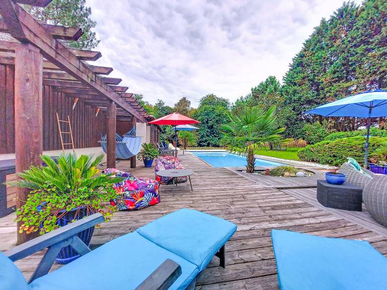 Vacation home with garden, patio & private pool — photo 5