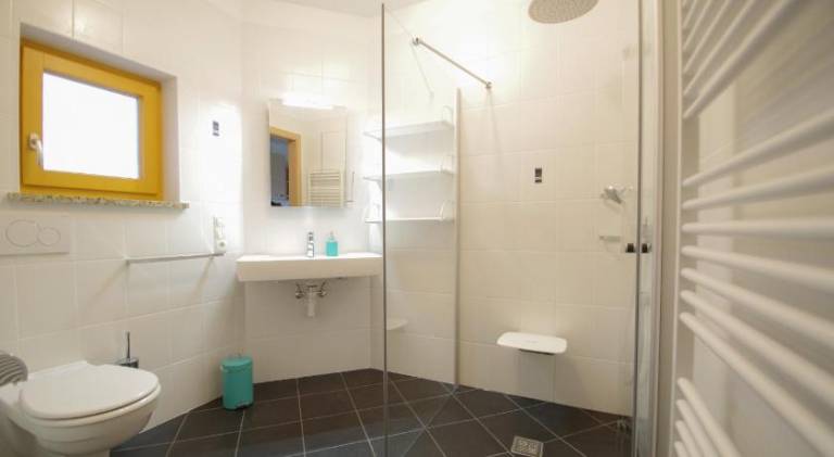 Rental apartment with yard, private pool & jacuzzi — photo 2