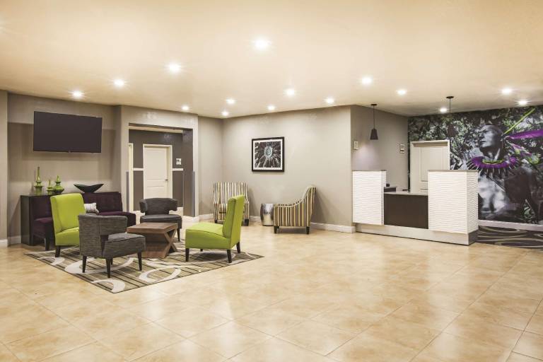 La Quinta Inn & Suites by Wyndham Ada — photo 3