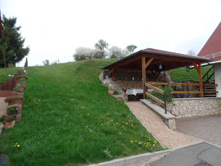 Vacation home with barbecue & terrace | Pet-friendly — photo 5
