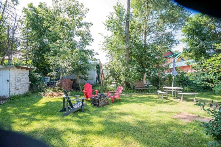 Stunning Cottage with Fireplace in Lawartha Lakes, Ontario — photo 5
