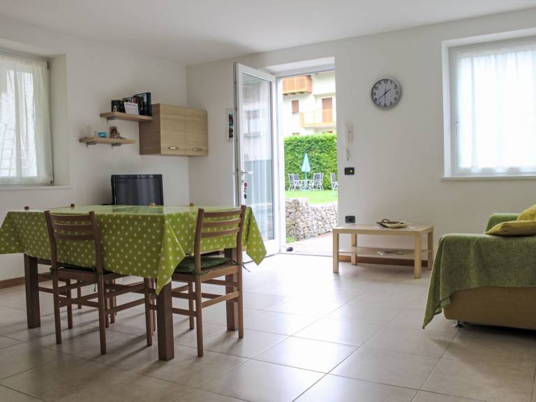 Fully equipped rental apartment with yard, barbeque & pool | Mountain view | Dogs allowed — photo 2