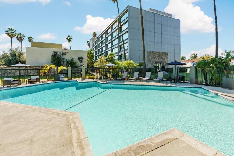 Courtyard by Marriott Los Angeles Woodland Hills — photo 4