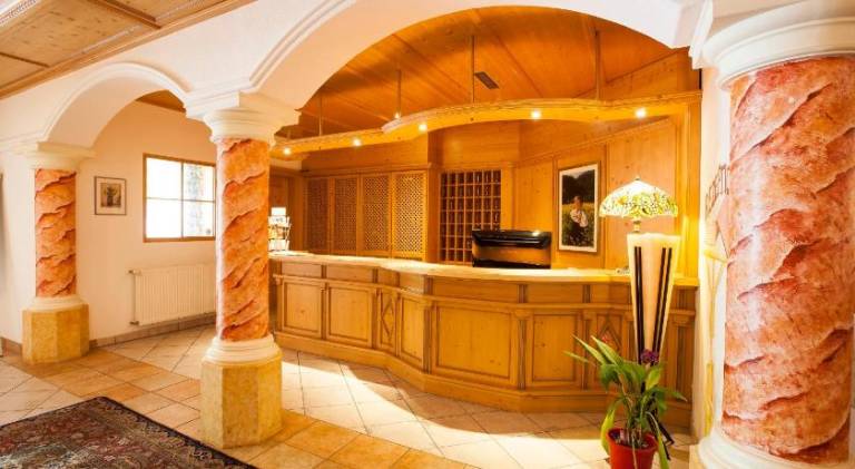 Serviced apartment with jacuzzi, garden & terrace | Next to the ski | Dogs allowed — photo 5