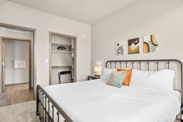 TWO Stunning Westgate CozySuites by Stadium 3BR