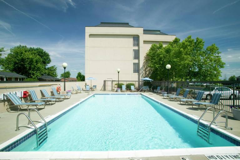 Hampton Inn Louisville-North/Clarksville — photo 2