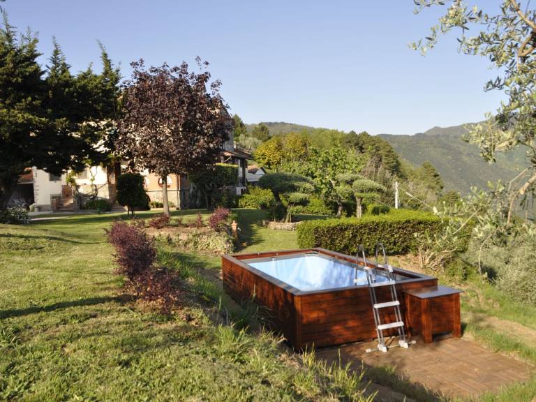 Vacation home with yard, private pool & BBQ | Mountain view — photo 4