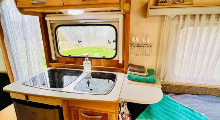 Lodge with barbeque, garden & patio | Pets are welcome — photo 4