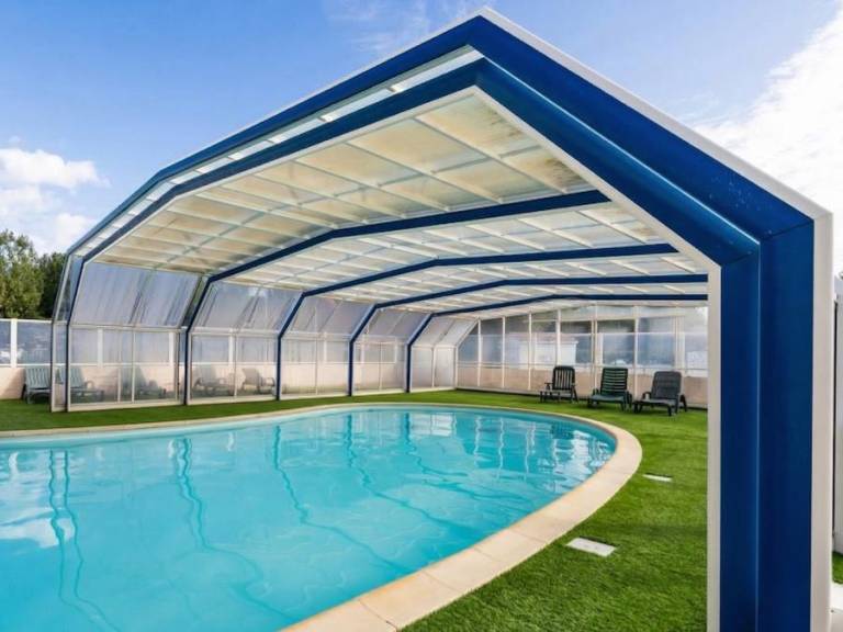 Mobile home with patio, barbecue & heated pool | Dogs allowed — photo 2