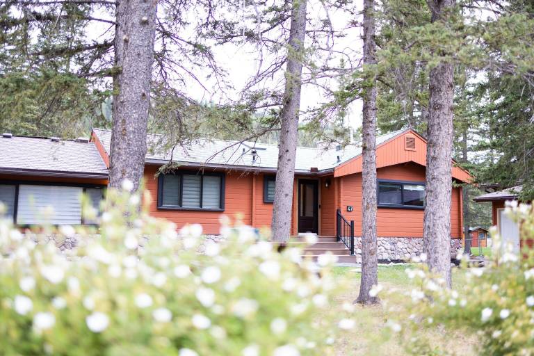Cabin Bragg Creek