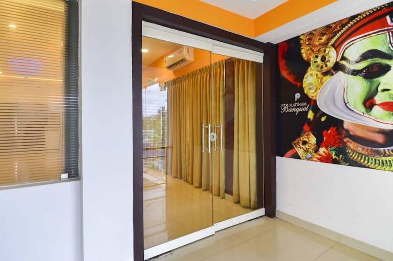 Itsy Hotels Platinum Inn