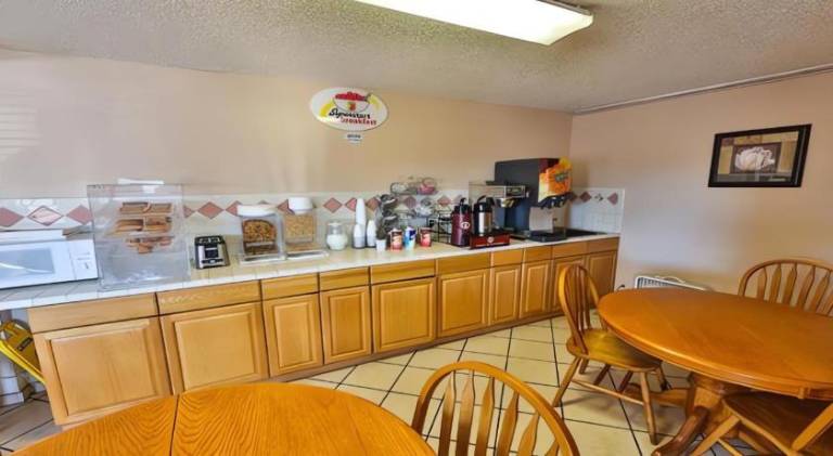 Super 8 By Wyndham Lake Havasu City — photo 5
