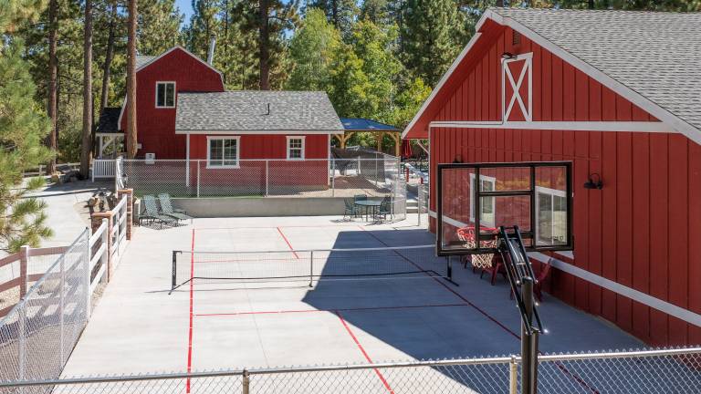 Fully equipped pleasant vacation home with grill, garden & jacuzzi | Pet-friendly — photo 2