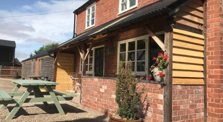 Vacation home with 2 rooms for 4 persons in Maidstone