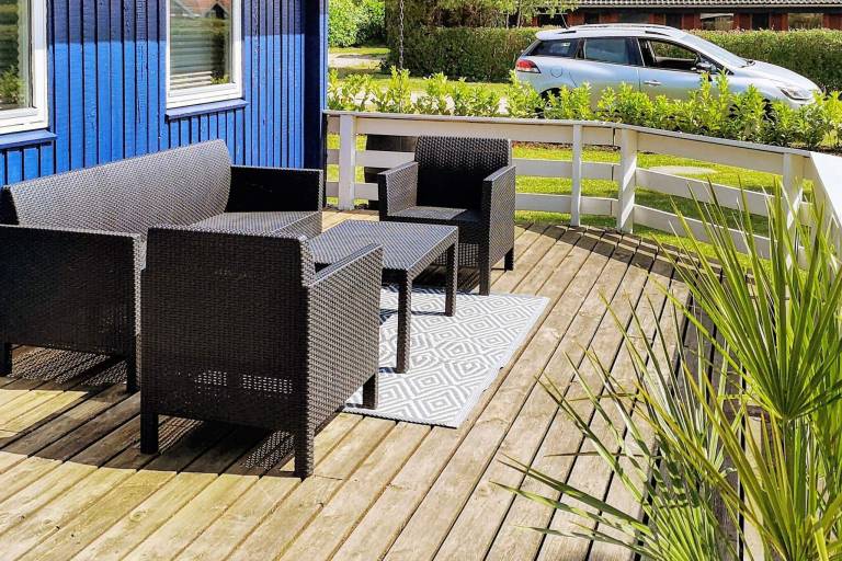 House with patio, yard & barbeque — photo 4