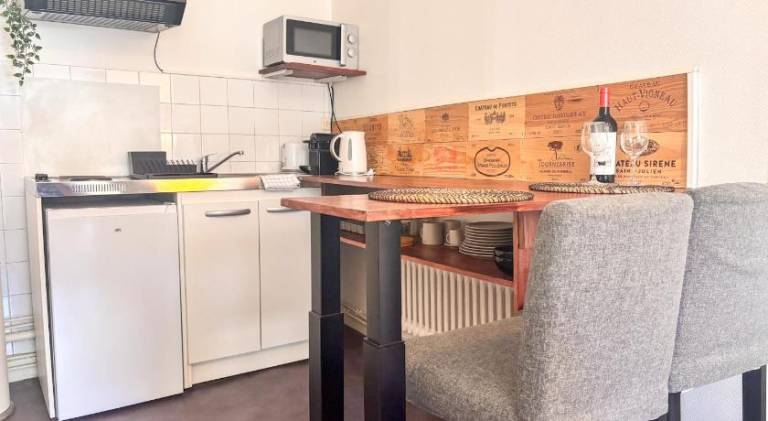 Nice apartment with patio | Next to Bordeaux Cathedral | Perfect for remote work | Pet-friendly — photo 4