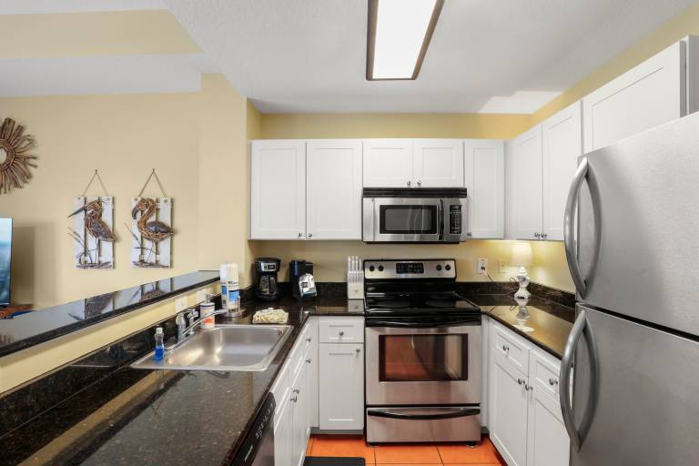 Condo with jacuzzi & heated pool | Water view — photo 3