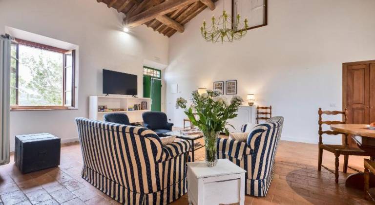 Beautiful apartment with pool, garden & patio | Perfect for remote work | Pets allowed — photo 3