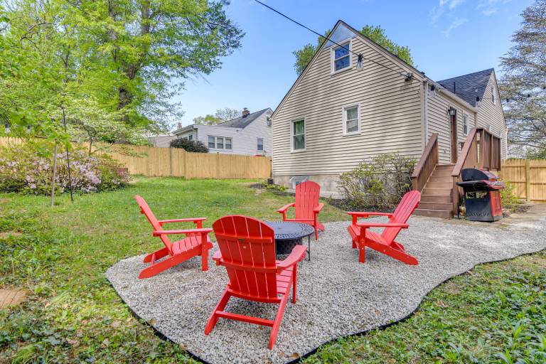 Stylish Family Home w/ Fenced Yard in Falls Church — photo 2