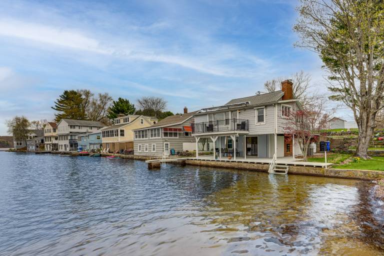 Tranquil Waters Modern Bolton Escape on the Lake