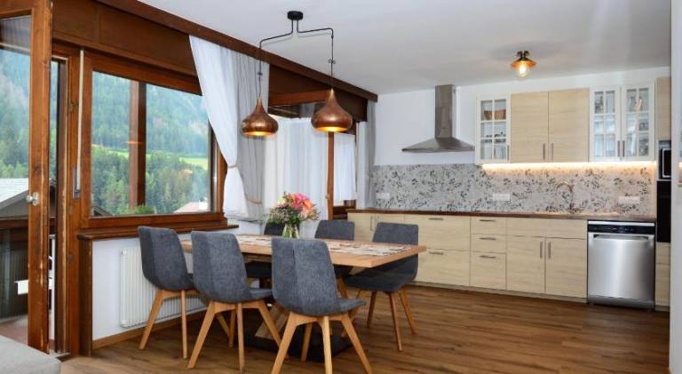 Lovely serviced apartment with yard | Ski nearby | Pet-friendly — photo 3
