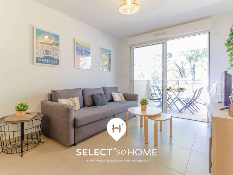 Rental apartment with pool in Bormes-Les-Mimosas
