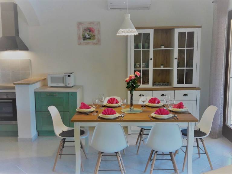 Family-oriented house with yard, patio & barbeque | Pets are welcome — photo 3