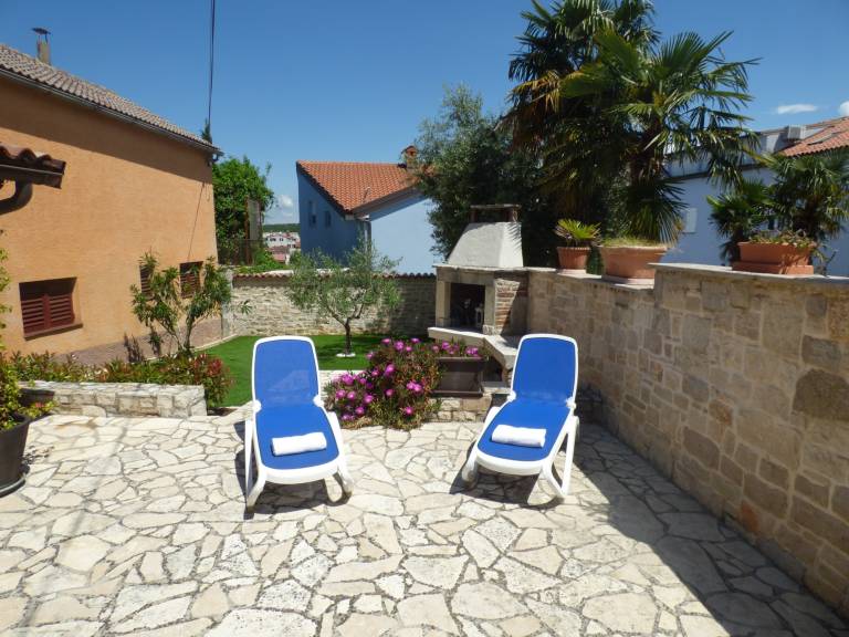 House with yard, BBQ & terrace | Beach nearby | Dogs allowed — photo 4