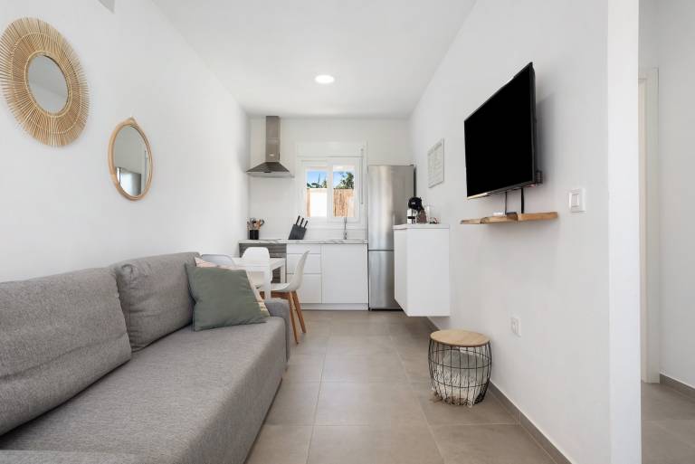 Holiday apartment with patio, private pool & yard — photo 5