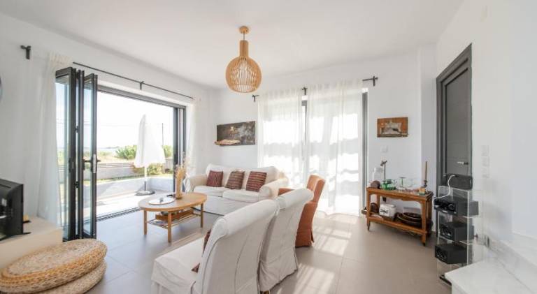 Lovely villa with private pool, yard & patio | Suitable for remote work | Pets allowed — photo 2
