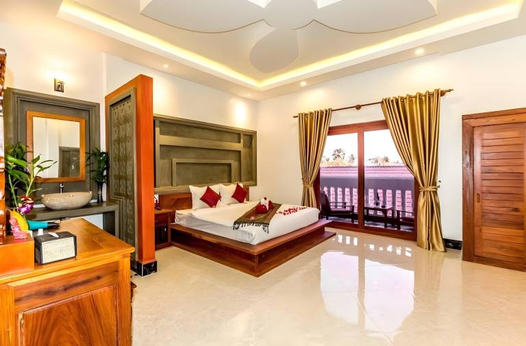 Apartment with hot tub, BBQ & pool | Next to Pub Street in Siem Reap