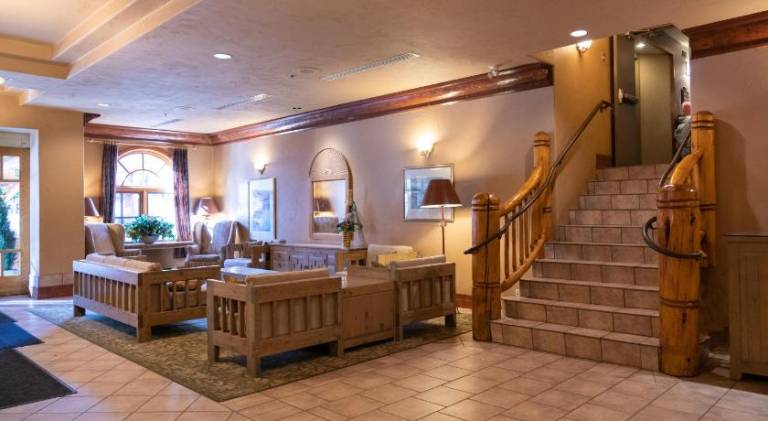 Banff Caribou Lodge and Spa — photo 3