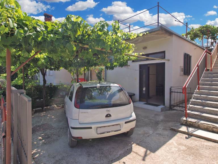 Apartment with terrace & grill — photo 4