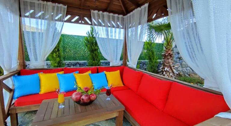 Charming villa with grill, terrace & yard | Pet-friendly — photo 2